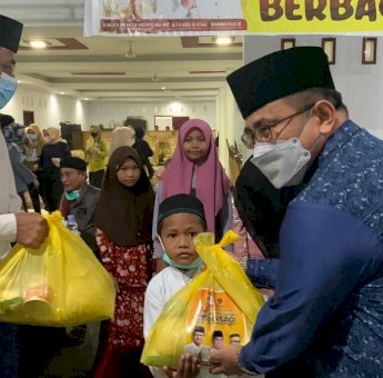 Komitmen Berbagi, Anggota DPR RI Muh Fauzi Salurkan Ribuan Paket Sembako di Dapil