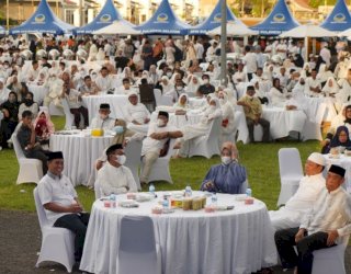 RMS Gelar Buka Puasa Bareng Ribuan Warga Sidrap Sambil Bagikan Sembako
