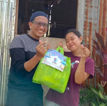 Komitmen Berbagi di Hari Raya Idul Fitri, Gelora Makassar Bagi 1443 Paket Lebaran