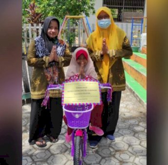 Girangnya Anak Lima Tahun asal Wajo Ini Dapat Hadiah Sepeda Dari Gubernur Sulsel