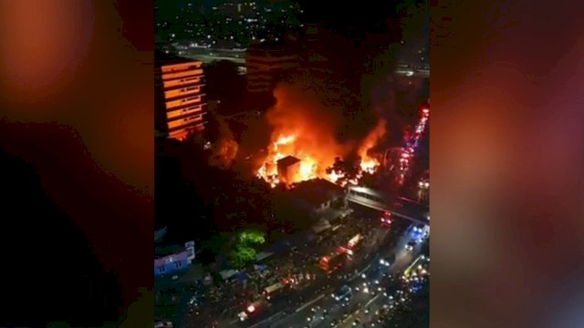 Kebakaran Pasar Gembrong Jakarta Timur, Minggu (24/04/2022), terjadi sekitar pukul 21.00 WIB.