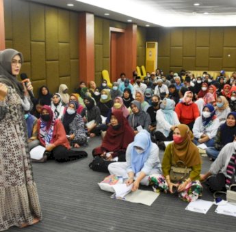 Temui Warga Mardekaya, Cicu Imbau Tingkatkan Keimanan Jelang Akhir Ramadhan