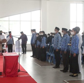 Serahkan SK Pengangkatan PNS Buteng, Bupati Samahuddin: Berkarya dengan Baik