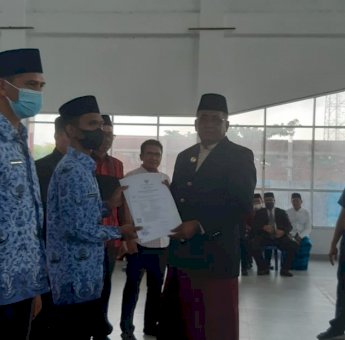 Serahkan SK 80% CPNS Buteng, Bupati Samahuddin Harap Jaga Kedisiplinan