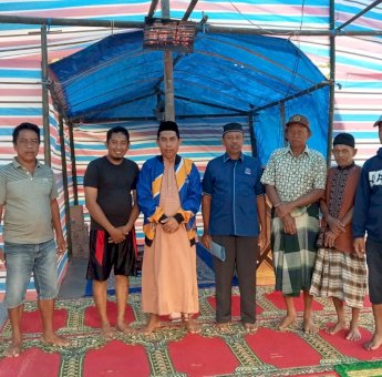 Ketua NasDem Takalar Salurkan Bantuan ke Masjid yang Berdindin dan Atap Terpal di Galesong Selatan