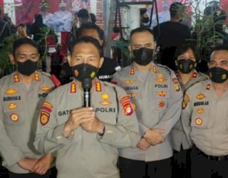 Bahagianya Warga, Ikut Vaksin Polda Metro Jaya Dapat Sembako