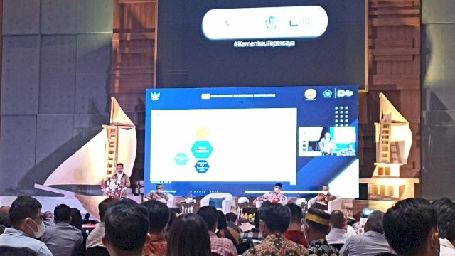 Direktorat Jenderal Pajak (DJP) menggelar sosialisasi Undang-Undang Nomor 7 Tahun 2021 tentang Harmonisasi Peraturan Perpajakan (UU HPP) kepada para wajib pajak di di Four Points by Sheraton Makassar, Selasa (19/04/2022). (Chaerani) 