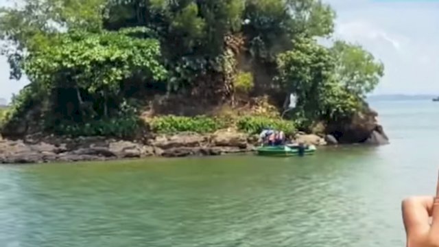  Jasad Reymundus saat dievakuasi tim Basarnas Kaltim di perairan singa Mahakam (Istimewa)