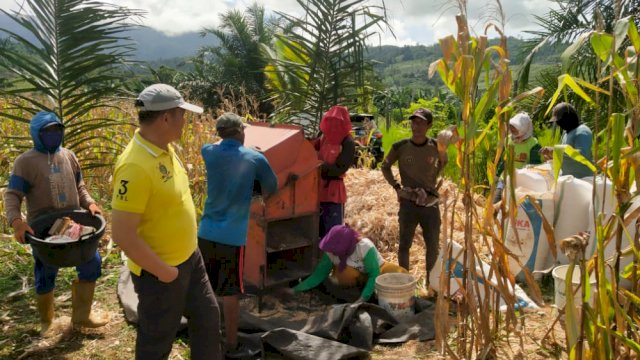 Dengan berkeliling kampung, Ketua DPRD Luwu Timur, Aripin memanfaatkan momen liburan hari raya Idul Fitri untuk bertemu langsung dengan masyarakat yang ada di pelosok.