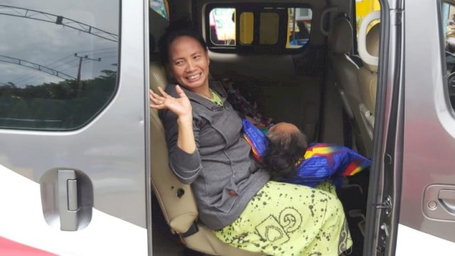 Amina, salah satu pasien yang pertama diantar menggunakan fasilistas program antar pulang pasien RSUD Ilagaligo Luwu Timur.
