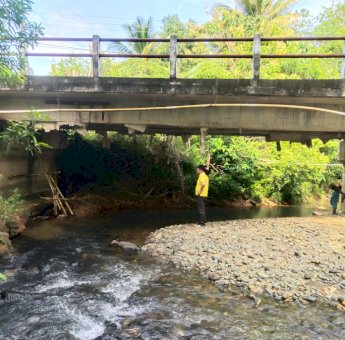 Ketua DPRD Luwu Timur Cek Kondisi Jembatan Hampir Ambruk di Desa Atue
