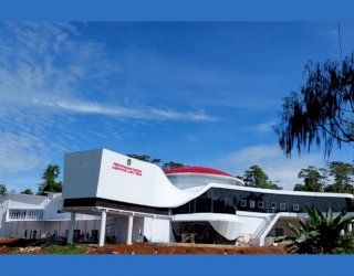 Guru SMP IT Al Bina Tomoni Apresiasi Pelayanan dan Fasilitas Perspustakaan Luwu Timur