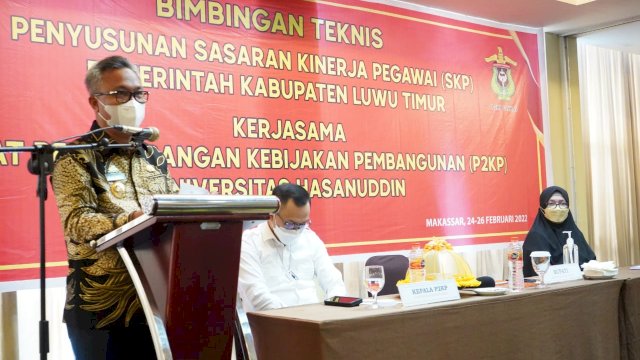 Bupati Luwu Timur, Budiman menghadiri Bimtek SKP tahun 2022.