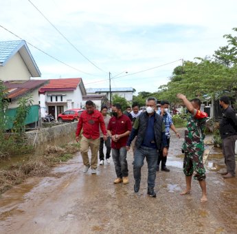 Bupati Luwu Timur Tinjau Korban Banjir di Ussu