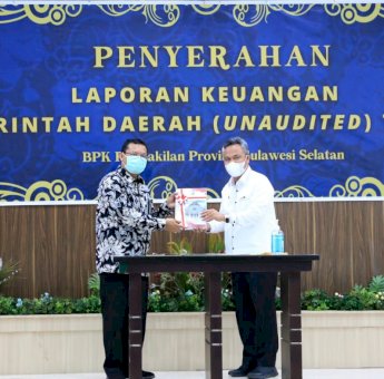 Bupati Luwu Timur Serahkan Laporan Keuangan UNAUDITED Tahun 2021 Kepada BPK RI