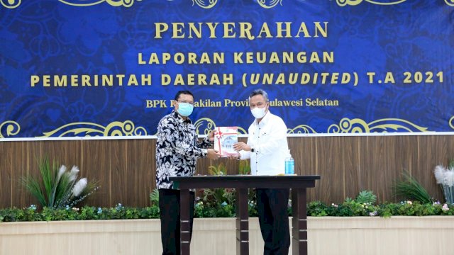 Penyerahan Laporan Keuangan Pemerintah Daerah (UNAUDITED) T.A. 2021 kepada Badan Pemeriksa Keuangan (BPK) RI Perwakilan Provinsi Sulawesi Selatan.