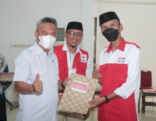 Pengurus PMI Luwu Timur Periode 2021-2026 Terima SK