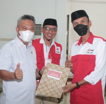 Pengurus PMI Luwu Timur Periode 2021-2026 Terima SK