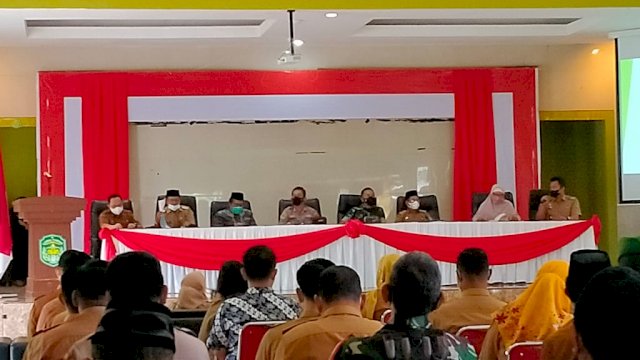 Pemkab Luwu Timur bekerjasama dengan Polres Lutim melakukan safari sosialisasi vaksinasi Covid-19 pada 11 Kecamatan se Luwu Timur.