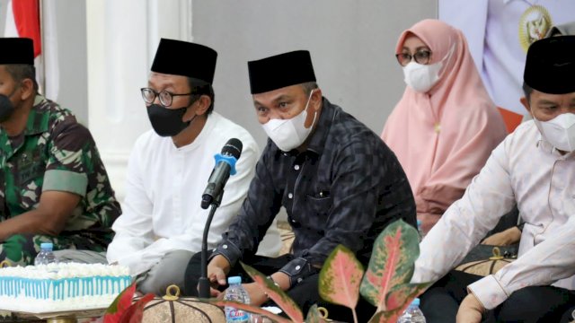 Menandai setahun memimpin Lutim, H. Budiman menggelar acara Syukuran sekaligus doa bersama di Aula Rumah Jabatan Bupati Luwu Timur, Desa Puncak Indah, Kecamatan Malili.
