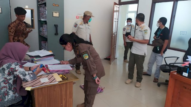 Satpol PP Lakukan Penertiban Vaksinasi Bagi Pegawai Lingkup Pemkab Luwu Timur.