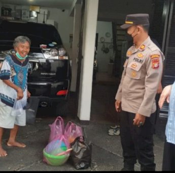 Polisi Temukan Wanita Lansia yang Tersesat Bermodal KTP di Kembangan Jakarta Barat