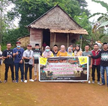 Alumni Smandara 2003 Manfaatkan Momen Ramadhan Dengan Berbagi Sembako Kepada Masyarakat Muna