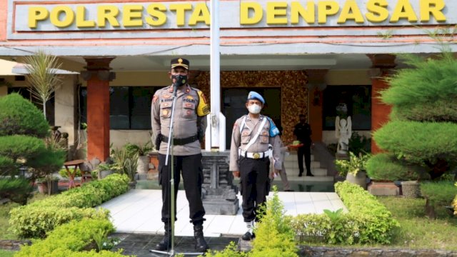 Kabag Ops Polresta Denpasar Kompol I Made Uder,S.H.M.Ag., saat memberi arahan kepada Jajaran Tim Anti Begal, Sabtu (30/04/2022). (Istimewa)