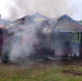 Stres, Seorang Pria di Jayapura Papua Nekat Bakar Rumahnya Sendiri