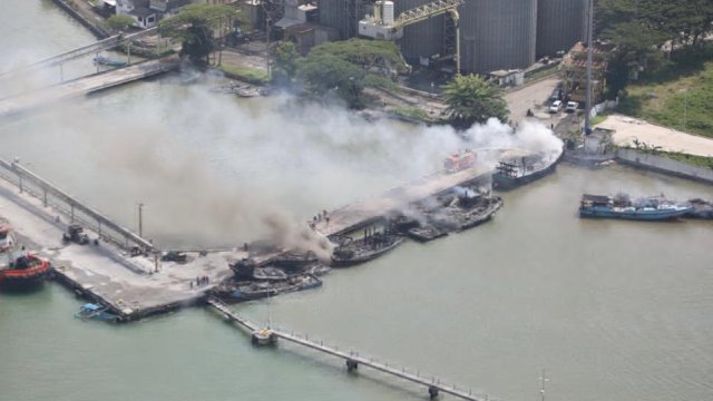 Sebanyak 45 Kapal terbakar di Pelabuhan Wijayapura, Kabupaten Cilacap, Jawa Tengah. (Istimewa)