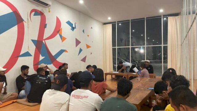 Ikatan Keluarga Besar Flores Timur Daratan Yogyakarta dalam diskusi digitalisasi sekolah di Flotim dan problema merdeka belajar, Kamis (05/05/2022). (Ist)