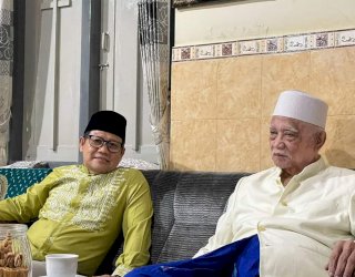 Diserang Buzzer di Twitter, Gus Muhaimin Pilih Sungkem Kiai Sepuh Lirboyo dan Ploso