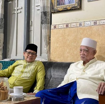 Diserang Buzzer di Twitter, Gus Muhaimin Pilih Sungkem Kiai Sepuh Lirboyo dan Ploso