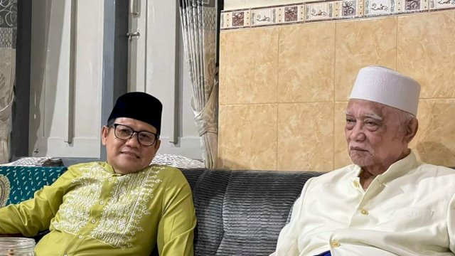 Gus Muhaimin Sungkem Kiai Sepuh Lirboyo dan Ploso. (Istimewa)