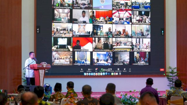 Gubernur Sulsel Andi Sudirman Sulaiman, memberikan sambutan saat rapat Koordinasi Arus Balik Tahun 2022 di Baruga Karaeng Pattingaloang Rujab Gubernur Sulsel, Kamis (05/05/2022). (Istimewa)