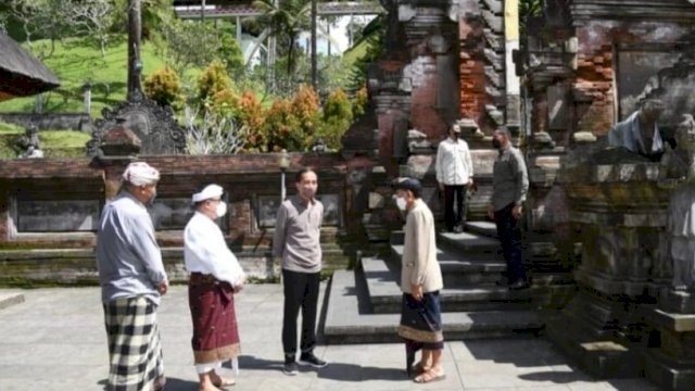 Presiden Jokowi kunjungi Pura Tirta Empul, Kabupaten Gianyar, Provinsi Bali, pada Jumat (06/05/2022). (Istimewa)