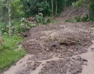 Longsor Tutup Akses Jalan Poros Gowa – Sinjai