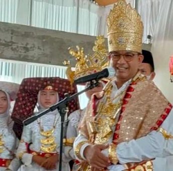 Dapat Gelar Kehormatan Tuan Penata Negarou, Teriakan Anies Presiden 2024 Menggema di Lampung