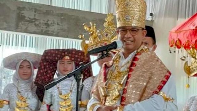 Gubernur DKI Jakarta Anies Baswedan, dalam pidatonya sesaat setelah menerima gelar kehormatan Adat Lampung, Minggu (08/05/2022). (Istimewa)