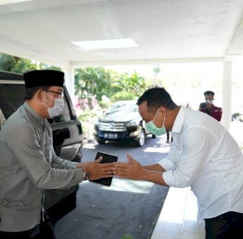 Ridwan Kamil Puji Komitmen Andi Sudirman&nbsp; Lanjutkan Pembangunan Masjid 99 Kubah