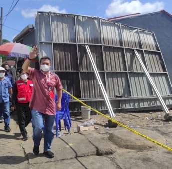 Deng Ical Salurkan Bantuan Untuk Korban Kebakaran di Kampung Beru Manggala