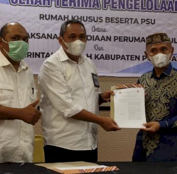 Kementerian PUPR Serahkan 50 Unit Rumah Khusus MBR di Gorontalo ke Bupati Pohuwato