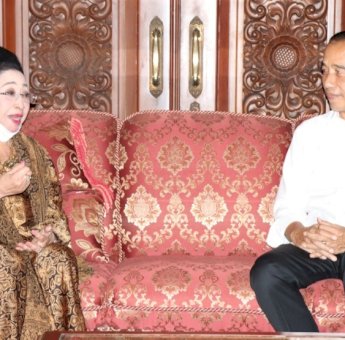 Suasana Idul Fitri 1443 Hijriah, Presiden Jokowi Kunjungi Kediaman Mooryati Soedibyo