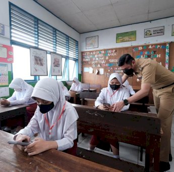 Bupati Gowa Pantau Ujian Sekolah di SDI Tinggimae