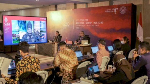 Menparekraf, Sandiaga Salahuddin Uno membuka Tourism Working Group yang pertama secara daring di Sudamala Resort, Labuan Bajo, NTT, Selasa malam (10/05/2022). (FOTO. g20.org)