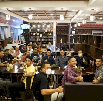 Andi Sudirman Ngopi Bareng Pemuda Luwu Raya