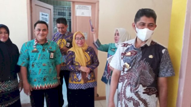 Sekda Jeneponto, Muh Arifin Nur saat memantau beberapa OPD di Lingkup Kabupaten Jeneponto, Kamis (12/05/2022). (Ist)