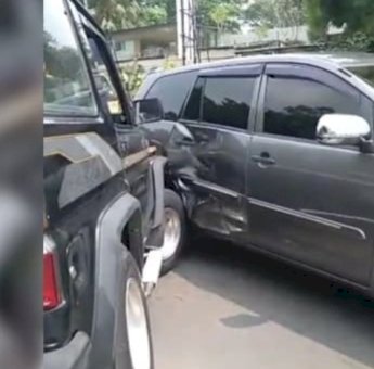 Sopir Mobil Tewas Akibat Hantam Trotoar
