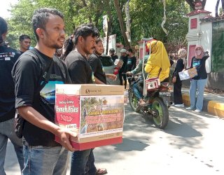 Tak Kunjung Dapat Titik Terang Dari Pemerintah, Warga Jeneponto Galang Dana Perbaikan Jalan Agro Wisata Bontolojong