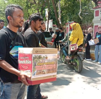Tak Kunjung Dapat Titik Terang Dari Pemerintah, Warga Jeneponto Galang Dana Perbaikan Jalan Agro Wisata Bontolojong